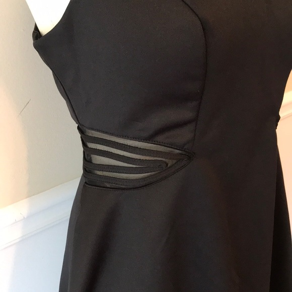 Mesh inset flare dress - Picture 3 of 4